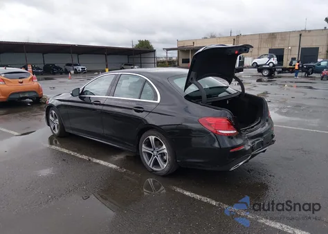 2017 Mercedes-Benz E 300 4Matic z USA, uszkodzony, nr VIN WDDZF4KBXHA121691